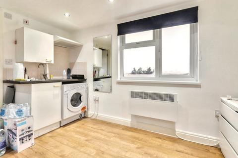 1 bedroom house of multiple occupation to rent, West Hill, Wembley, London, HA9 - ENSUITE BEDSIT COUNCIL TAX AND WATER INC