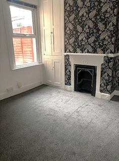 2 bedroom terraced house to rent, Connaught Road, Chatham