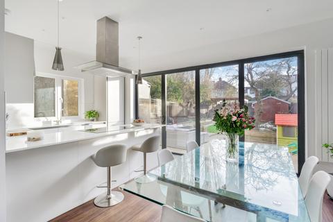11 Arras Avenue, Morden, SM4 6DG