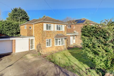 4 bedroom detached house for sale, Elmdale Gardens, Buckinghamshire HP27