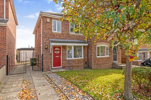 3 bedroom semi-detached house to rent, Ashleigh Gardens, West Yorkshire WF5