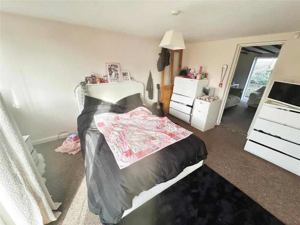 Reception/Bedroom 11