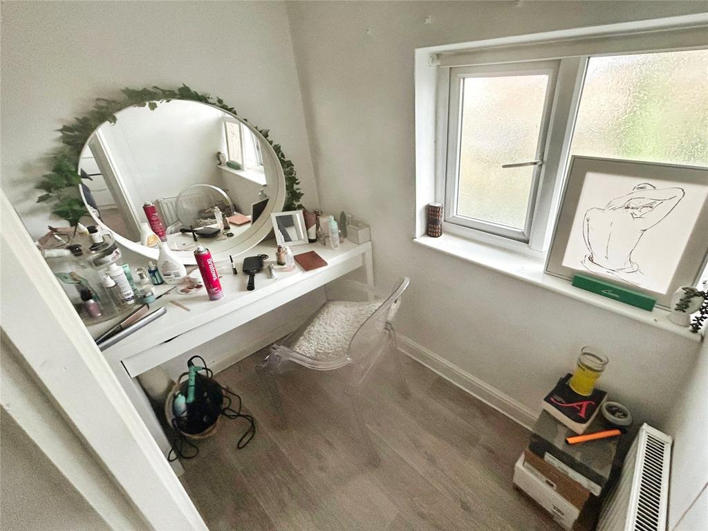 Dressing Area No. 15