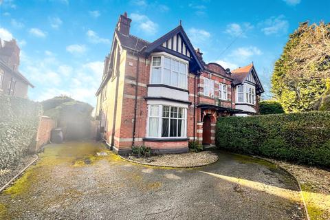 5 bedroom semi-detached house for sale, Shobnall Road, Staffordshire DE14