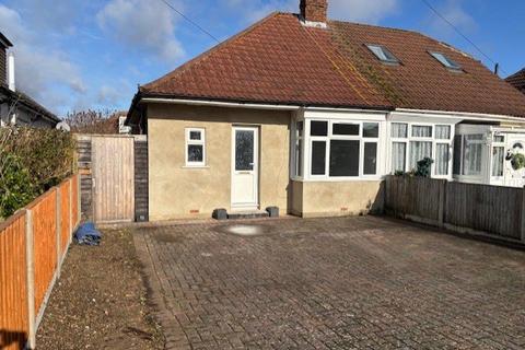 2 bedroom bungalow to rent, Edgar Crescent, Hampshire PO16