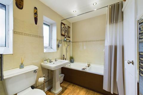 100 Bloomfield Road, Gloucester, GL1 5BP
