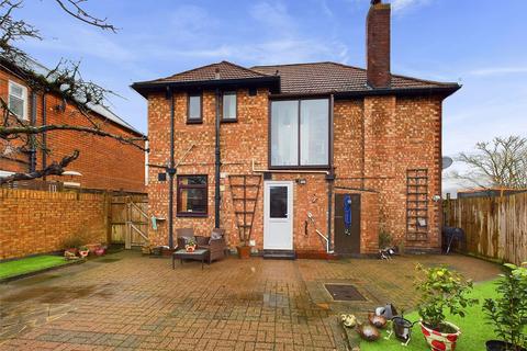 100 Bloomfield Road, Gloucester, GL1 5BP