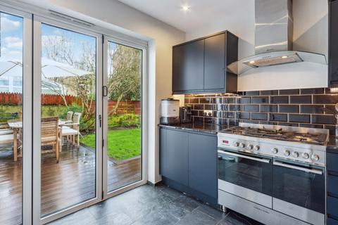 2 bedroom flat for sale, Lambert Road, London, SW2