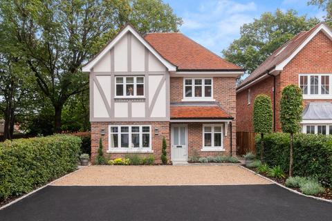 4 bedroom detached house for sale, Bigshotte Court, Crowthorne, Berkshire, RG45