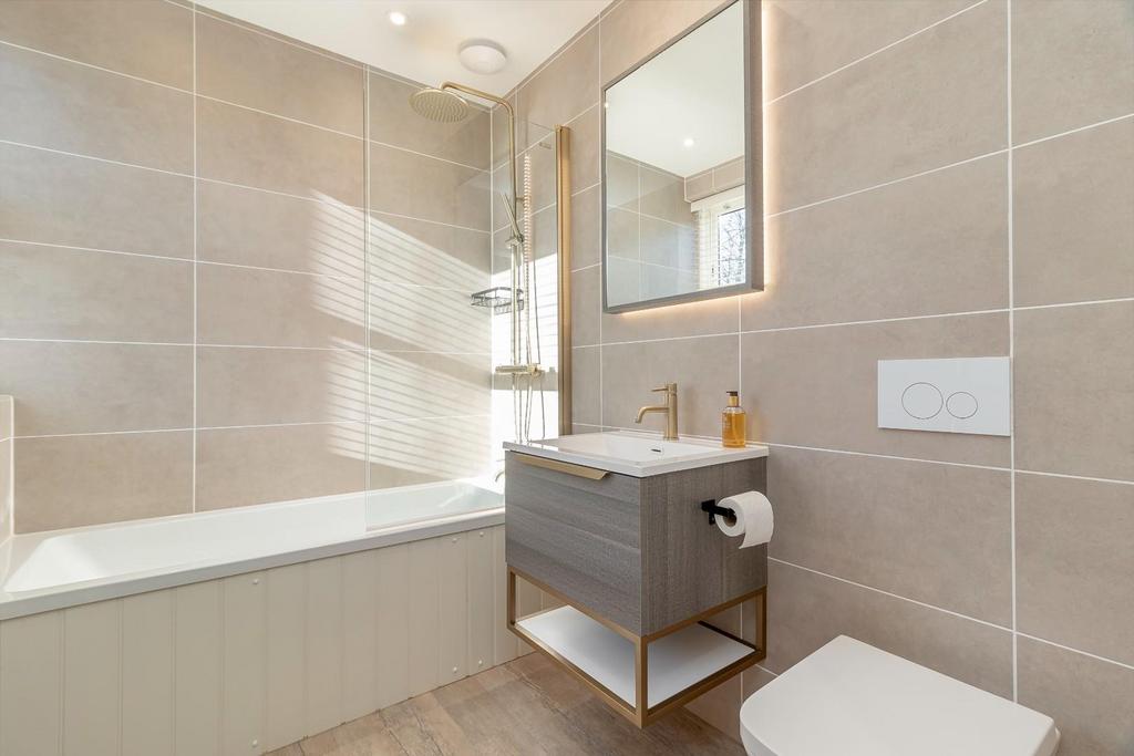 Master Bedroom Ensuite.jpg