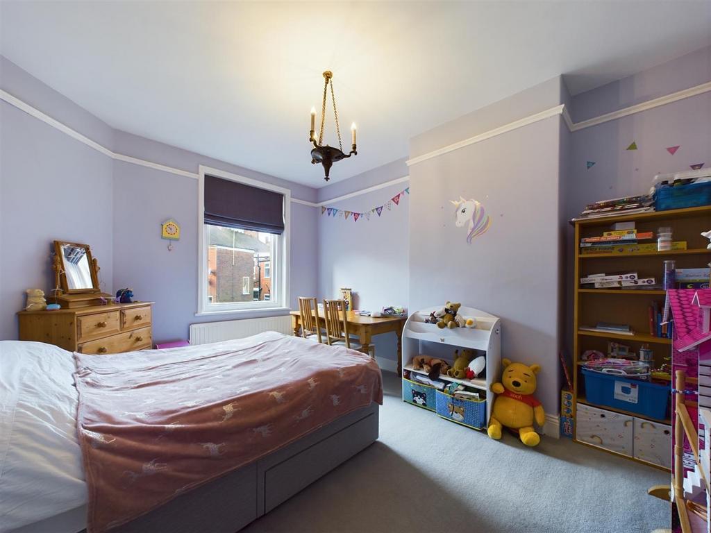Bed 2.jpg