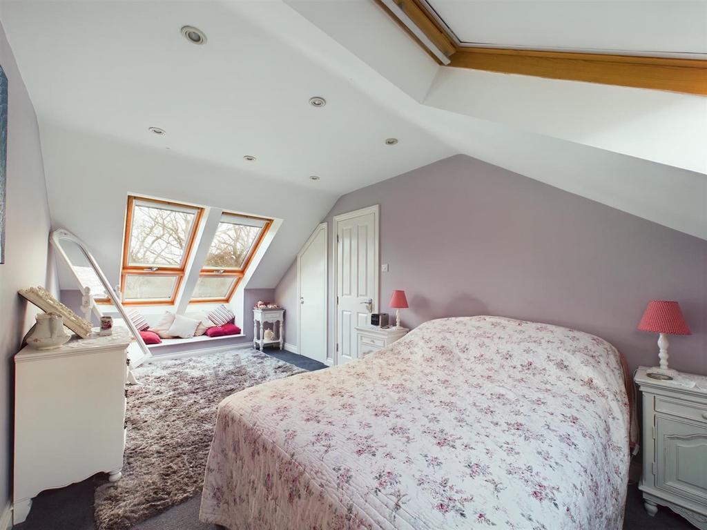 Top floor bed 2.jpg