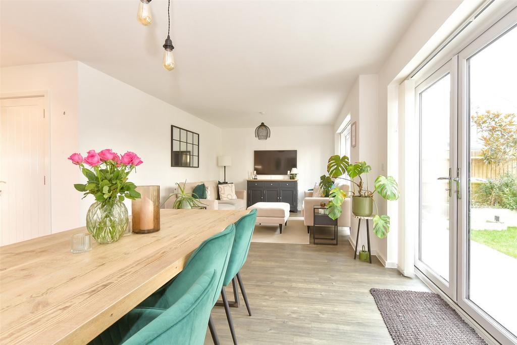Kitchen/Dining Area