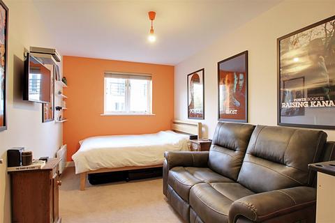 2 bedroom flat for sale, Ovaltine Drive, Kings Langley