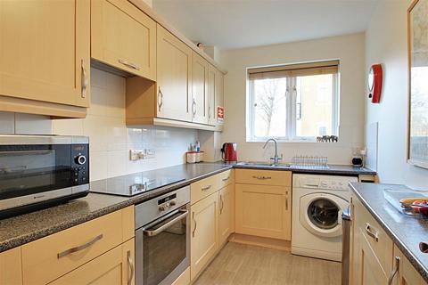 2 bedroom flat for sale, Ovaltine Drive, Kings Langley