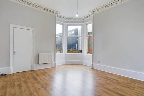 2 bedroom flat to rent, Brownlie Street, Glasgow G42