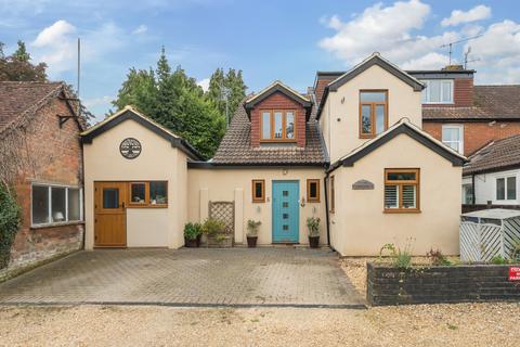 4 bedroom end of terrace house for sale, Mead Road, Cranleigh, GU6