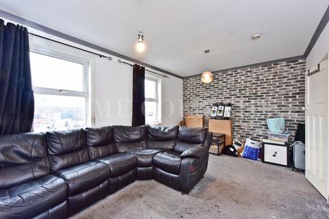 3 bedroom flat for sale, High Street, Potters Bar, EN6