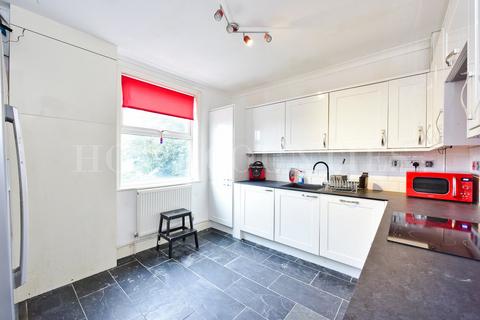 3 bedroom flat for sale, High Street, Potters Bar, EN6