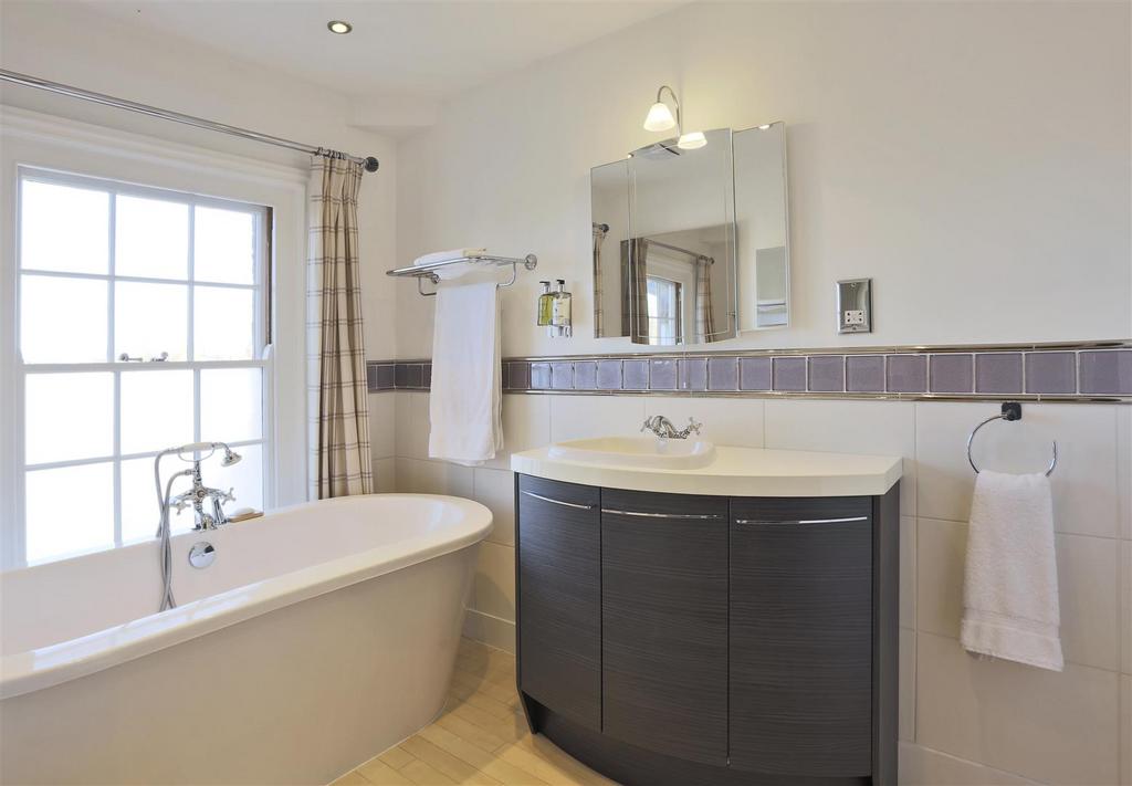En-suite bathroom to family suite.jpg