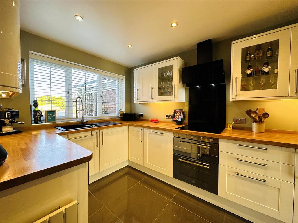 Kitchen1.jpg