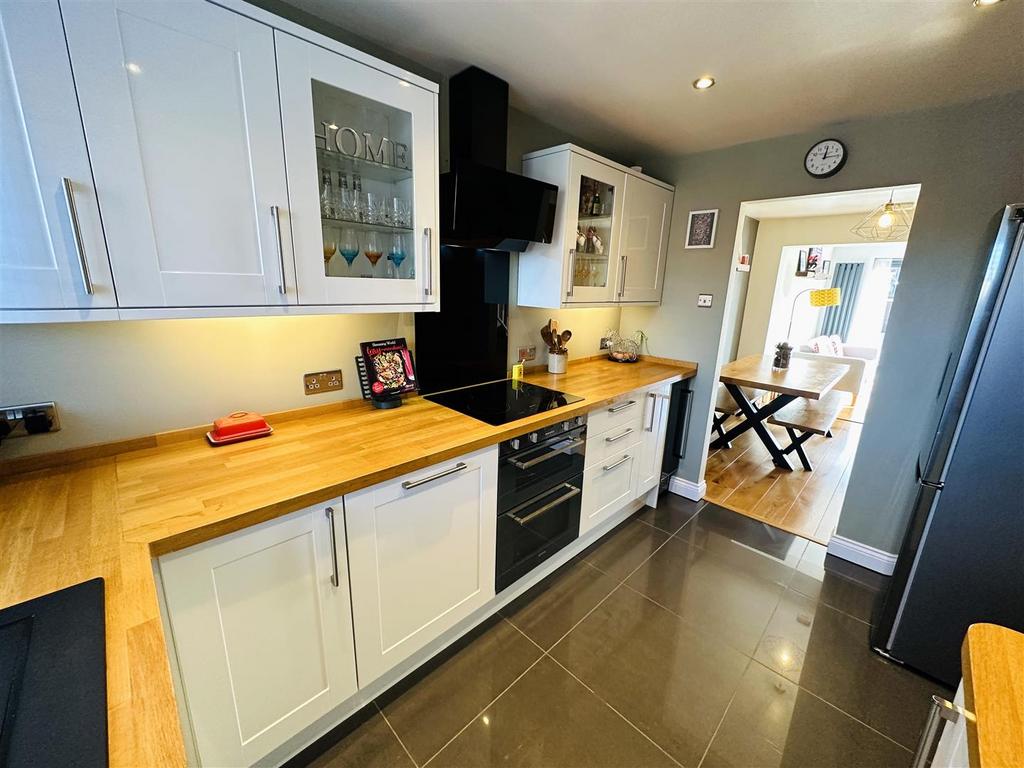 Kitchen2.jpg