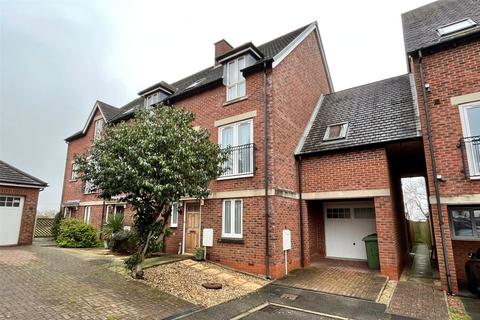 4 bedroom end of terrace house for sale, Hillcrest, Derbyshire DE56