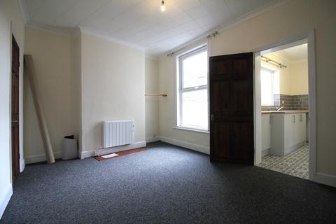 2 bedroom terraced house to rent, West End Street, Norwich NR2