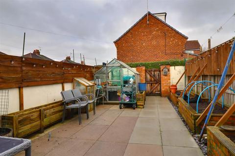 3 bedroom terraced house for sale, Gainsborough Road, Crewe