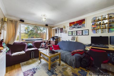 5 Cotswold Close, Basingstoke, RG22 5BA