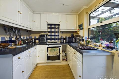 5 Cotswold Close, Basingstoke, RG22 5BA