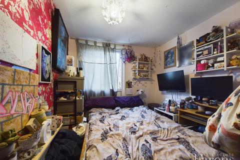 5 Cotswold Close, Basingstoke, RG22 5BA