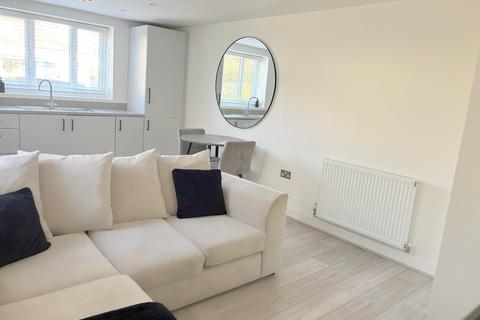 1 bedroom ground floor flat for sale, Gore Road, New Milton, Hampshire. BH25 6RP