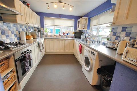 3 bedroom detached house for sale, 16 Holyland Drive