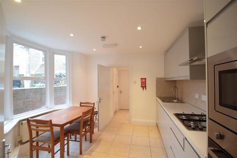 5 bedroom terraced house to rent, Trelawn Road, Brixton SW2