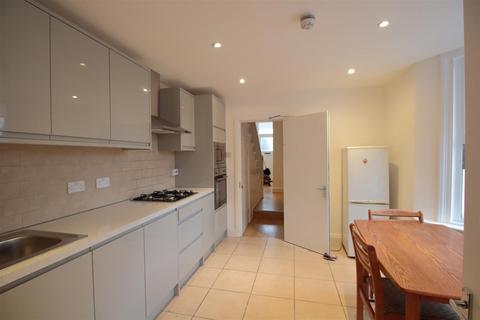 5 bedroom terraced house to rent, Trelawn Road, Brixton SW2