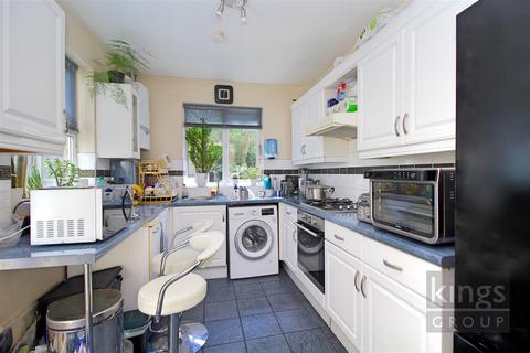 2 bedroom terraced house to rent, Cheddington Road, Edmonton