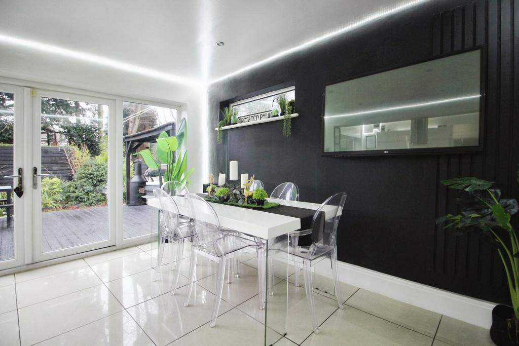 Dining area close.jpg
