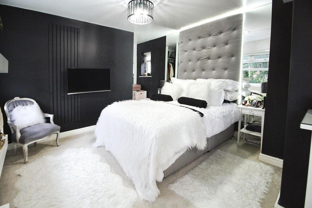 Master bedroom.jpg