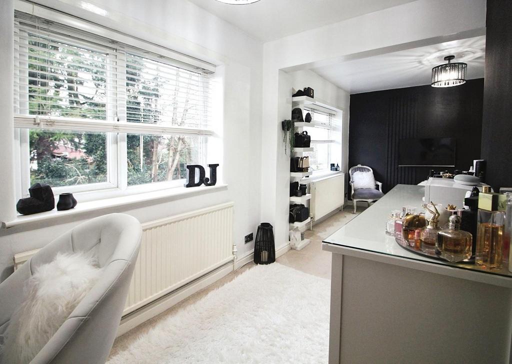 Master bedroom 2.jpg