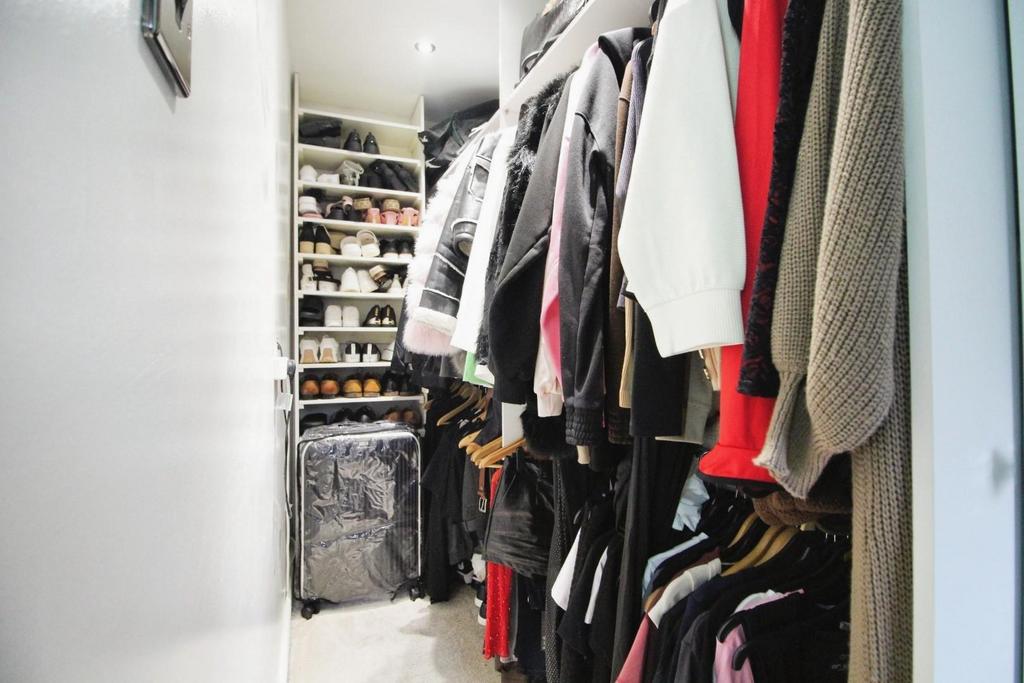 Walk in wardrobe.jpg