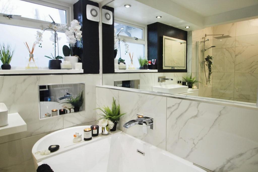 Bathroom 2.jpg