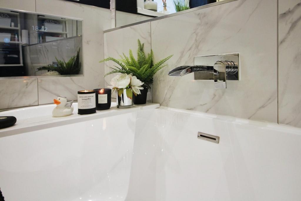 Bathroom 3.jpg