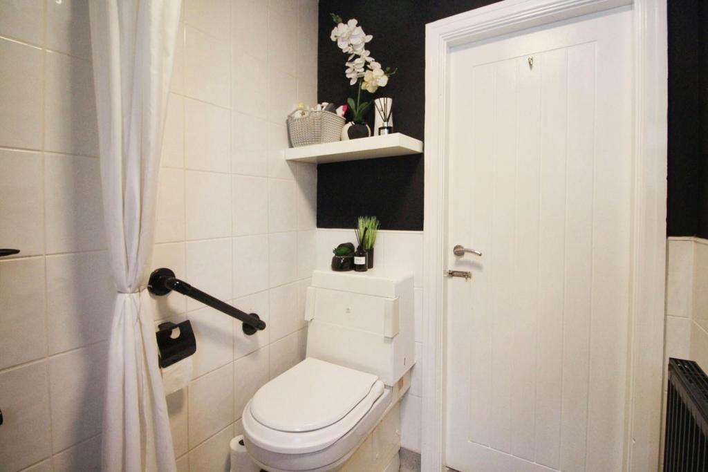 Wet Room 2.JPG
