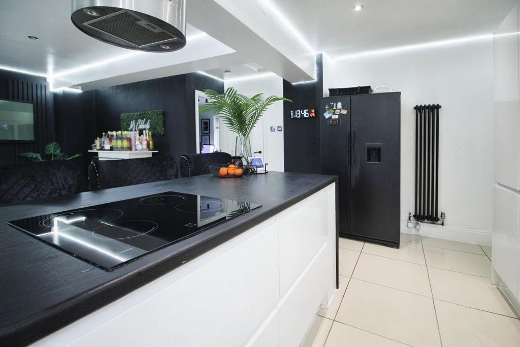 Kitchen 4.jpg