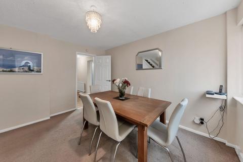 27 Ackroyd Road, Royston, SG8 7DS