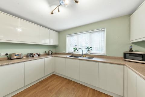 27 Ackroyd Road, Royston, SG8 7DS