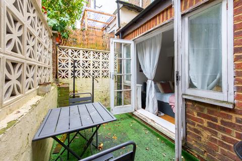 undefined, New North Road