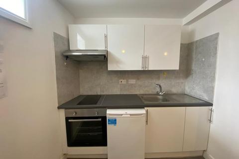 1 bedroom bedsit to rent, Northcote Avenue, Southall UB1