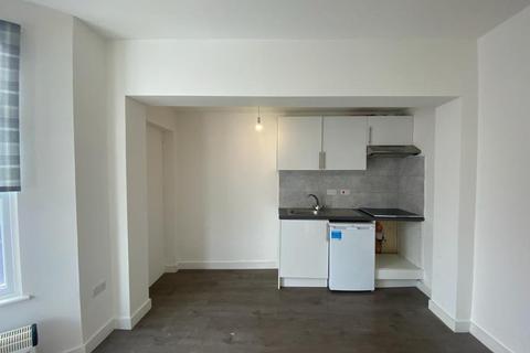 1 bedroom bedsit to rent, Northcote Avenue, Southall UB1